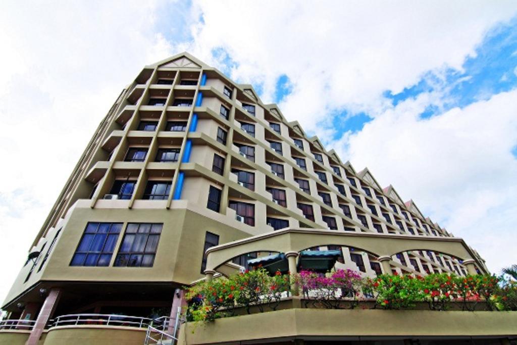 Hotel Grand Continental Langkawi Kuah Exterior photo